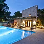 Holiday Home With Modern Amenities