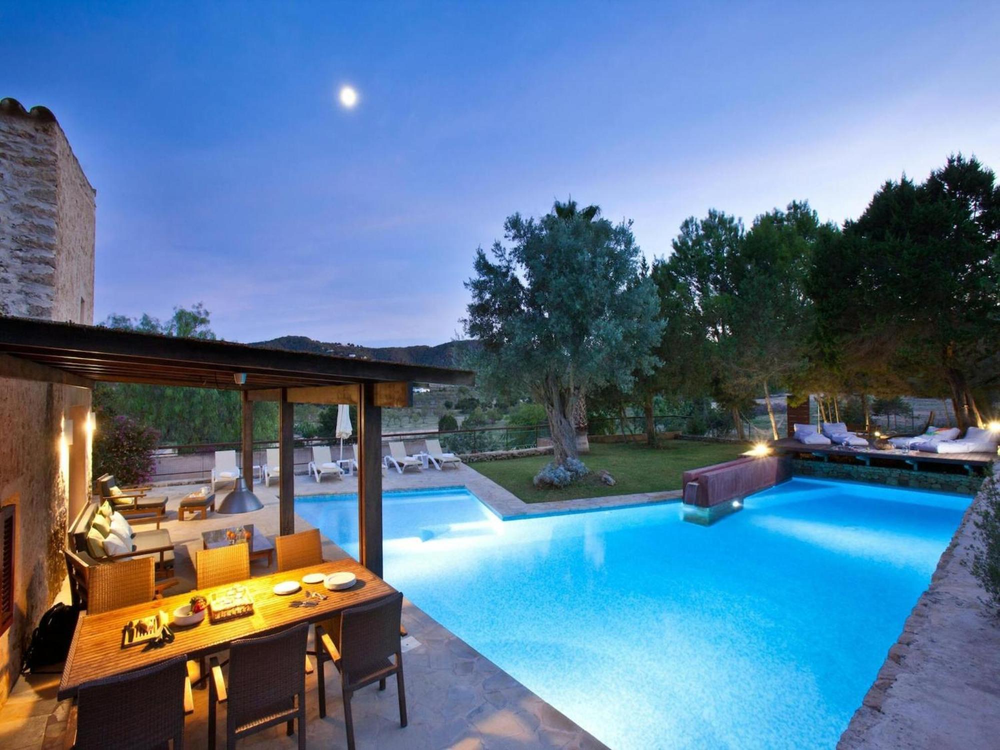 With Modern Amenities Villa Madrid